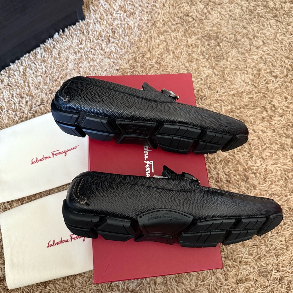 Salvatore Ferragamo Men's Parigi New Arizona Leather Drivers in Black - Picture 5 of 7